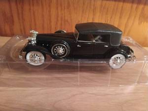 lot 47 image: 1932 Chrysler Lebaron Model Car By Signature