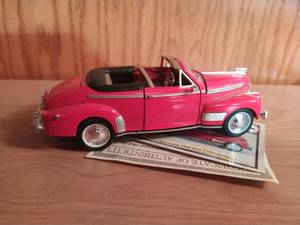 lot 208 image: 1941 Chevrolet DeLuxe Convertible Model Car By National Motor Museum Mint