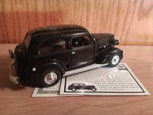 lot 211 image: 1937 Chevrolet Master Deluxe Town Sedan Model Car By National Motor Museum Mint