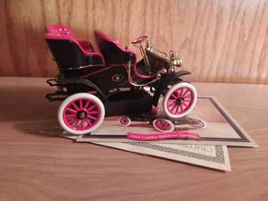 lot 216 image: 1903 Cadillac Runabout Tonneau Model Car By National Motor Museum Mint