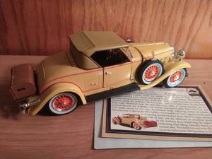 lot 224 image: 1931 Cadillac Series 370A Fleetwood Roadster Coupe Model Car By National Motor Museum Mint