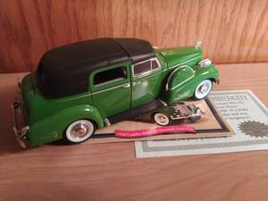 lot 225 image: 1938 Cadillac Series 90 Fleetwood Town Car Model Car By National Motor Museum Mint