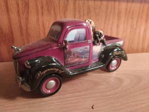 lot 249 image: Thomas Kinkade Music Box Model Truck