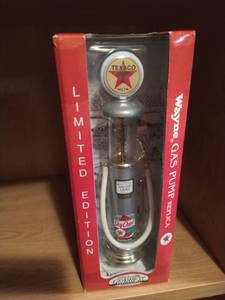 lot 253 image: Texaco Wayne Die-Cast Wayne Gas Pump By Gearbox Toys