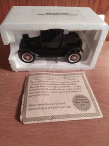 lot 255 image: 1925 Ford Model T Runabout Model Car By National Motor Museum Mint