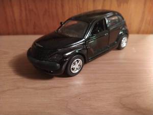 lot 257 image: 2000 Chrysler PT Cruiser Model Car