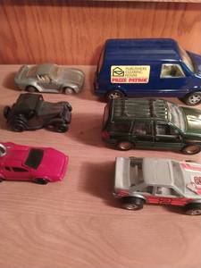 lot 265 image: Collection OF Model Cars And More