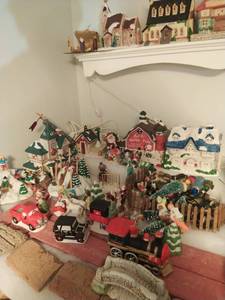 lot 410 image: Collection Of Christmas Dcor