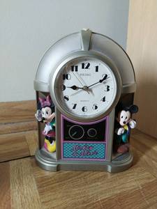 lot 103 image: Seiko Micky And Minnie Clock Radio