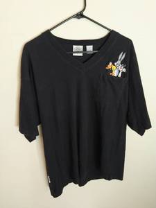 lot 131 image: Vintage Daffy Duck Shirt