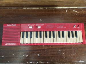 lot 154 image: Vintage Radio Shack Electric Piano