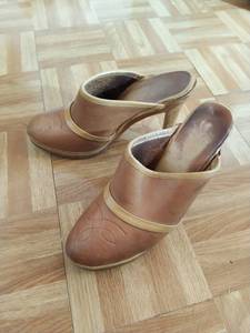 lot 164 image: Pair Of Wood And Leather Shoes