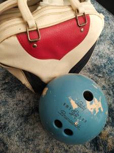 lot 437 image: Bowling Accessories