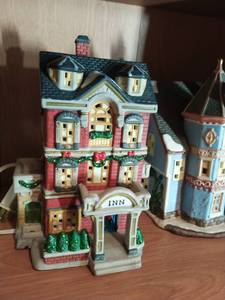 lot 450 image: Two Christmas Village Houses