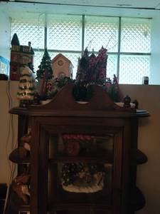 lot 454 image: Collection Of Christmas Dcor