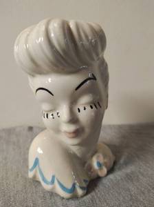 lot 51 image: Vintage Lady Head Vase Bust