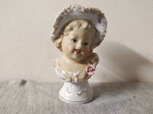 lot 60 image: Vintage Lady Head Vase Bust