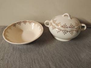 lot 66 image: Vintage 22k Gold Krest Soup Tureen and Bowl Set