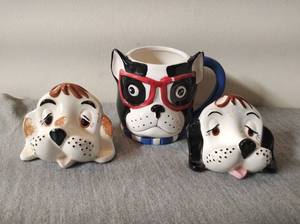 lot 69 image: Set of Three Dog Dcor Items