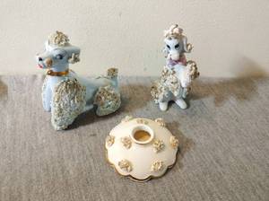 lot 70 image: Four Vintage Dcor Items