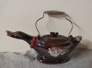 lot 71 image: Vintage Goose Teapot
