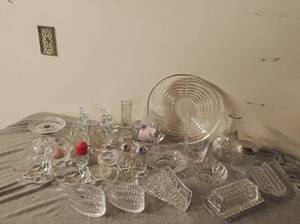 lot 79 image: Collection of Crystal and Glassware
