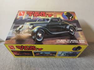 lot 11 image: Dick Tracy Model Car