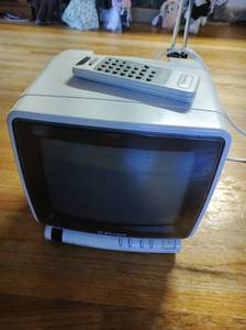 lot 88 image: Emerson 11.75 TV with Remote
