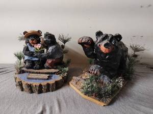 lot 90 image: Cabin Style Bear Dcor
