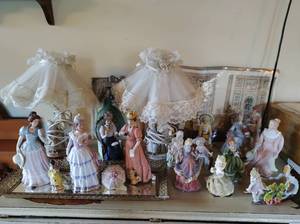 lot 303 image: Collection of Victorian Figurines and Dcor