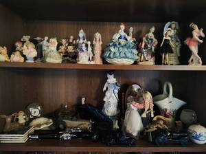 lot 304 image: Collection of Figurines and Collectibles