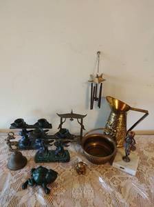 lot 310 image: Collection of Metal Home Dcor