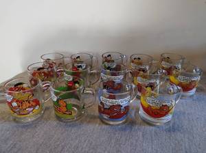 lot 317 image: Collection of Vintage Garfield Mugs
