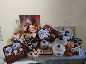 lot 319 image: Huge Collection of Farmhouse Kitchen Items and Dcor