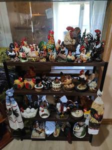 lot 320 image: Huge Collection of Farmhouse Kitchen Items and Dcor