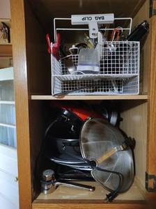 lot 324 image: Contents of Kitchen Cabinet