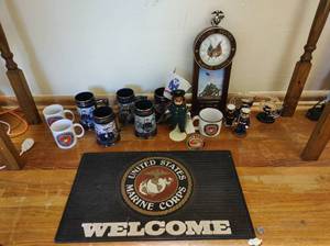 lot 334 image: Collection of Marine Corp Items