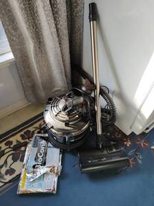 lot 339 image: Majestic Filter Queen Vacuum
