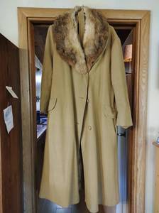 lot 344 image: Vintage Womens Fur Collar Wool Coat