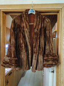 lot 345 image: Vintage Womens Fur Coat