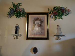 lot 352 image: Collection of Wall Art & Dcor