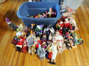 lot 357 image: Huge Collection of Dolls and Clowns