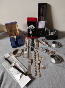 lot 359 image: Collection of Wristwatches and Accessories