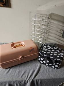 lot 365 image: Vintage Caboodle, Jewelry Display, and Storage Bag