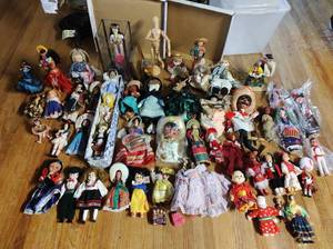 lot 367 image: Collection of Dolls