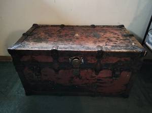 lot 370 image: Vintage Trunk