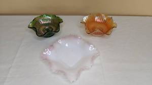 lot 259 image: Gorgeous Vintage Glass Candy Bowls (3)