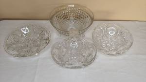 lot 255 image: Set of (4) Beautiful Decorative Glass Bowls 