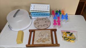 lot 246 image: Lot of Plastic Kitchenware, Cake Carrier, Popsicle Molds, Butter Dish and More