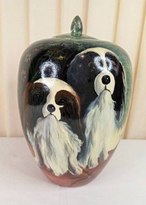 lot 110 image: Beautiful Decorative Jar with Dogs 